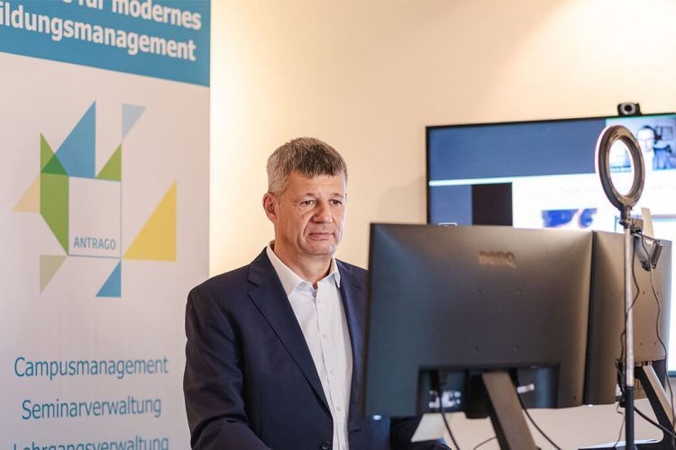 Digitale ANTRAGO Konferenz 30 Geschäftsführer Ralf Rössler begrüßt die Teilnehmenden - Digitale ANTRAGO Konferenz 2020