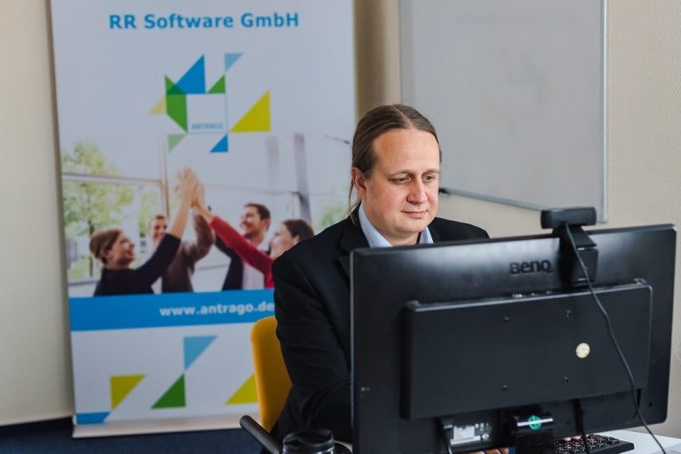 Digitale ANTRAGO Konferenz 39 Die Referenten blieben auch nach dem Webinar für Rückfragen im Chat - Digitale ANTRAGO Konferenz 2020